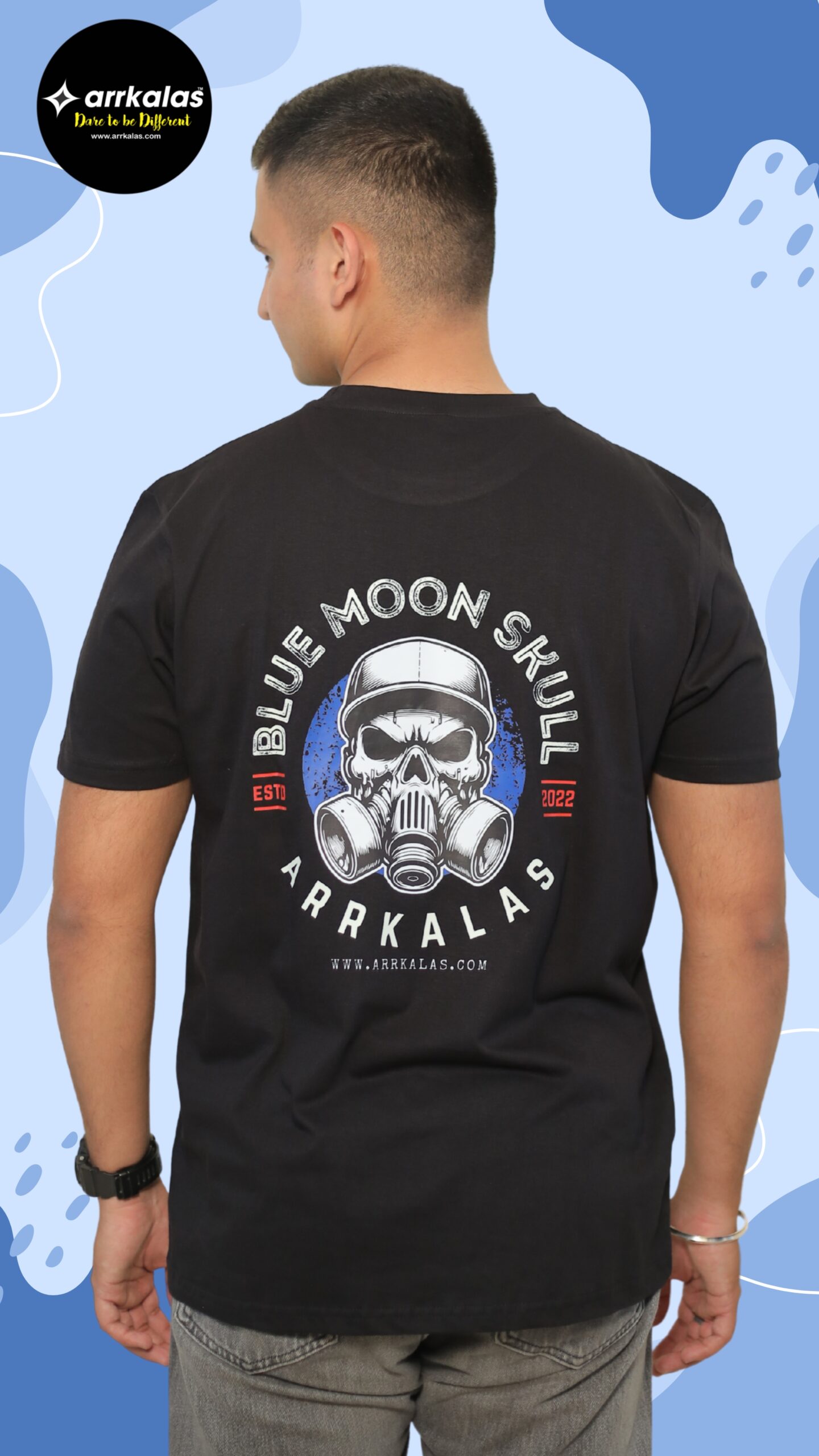 The “Blue Moon Skull” design by Arrkalas features a bold skull wearing a gas mask and cap, set against a striking blue moon backdrop. It blends urban street style with a post-apocalyptic edge, symbolizing resilience and rebellion.