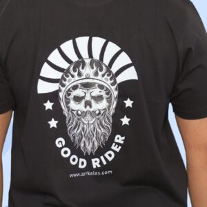 A fierce back print featuring a flaming-bearded skull crowned with blazing rays, surrounded by stars and the bold phrase “GOOD RIDER.” This Arrkalas tee screams rebel energy — where dark mythology meets biker soul at full throttle